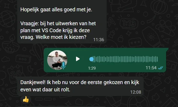 WhatsApp: een vraag over VS Code, een spraakbericht terug, en 'Dankjewel! Ik heb nu voor de eerste gekozen.'